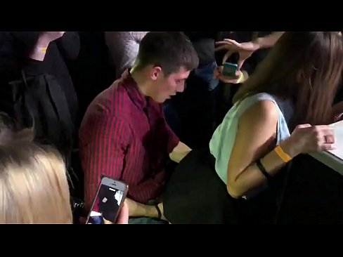 ❤️ Ubulili bangempela ku-nightclub yaseRussia. Intombazane yaseRussia eneminyaka engu-18 ubudala ingene endunu nasesithweni sangasese e-nightclub Zokubhebhana ku-zu.porn-evooli.ru ☑